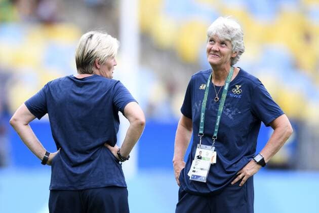Rio 2016, Fußball, Damen, Schweden zieht ins Finale ein 160816 Sveriges assisterande förbundskapten Lilie Persson och förbundskapten Pia Sundhage jublar efter Halbfinale Brasilien - Schweden Olympische Spiele in Rio de Janeiro.  Copyright: CARLxSANDIN BB160816CS045