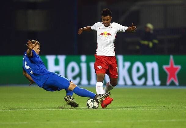 SOCCER - UEFA CL quali, Zagreb vs RBS ZAGREB,CROATIA,16.AUG.16 - SOCCER - UEFA Champions League, Play-off qualification, GNK Dinamo Zagreb vs Red Bull Salzburg. Image shows Jonas (Zagreb) and Valentino Lazaro (RBS). GEPAxpictures xFelixxRoittner