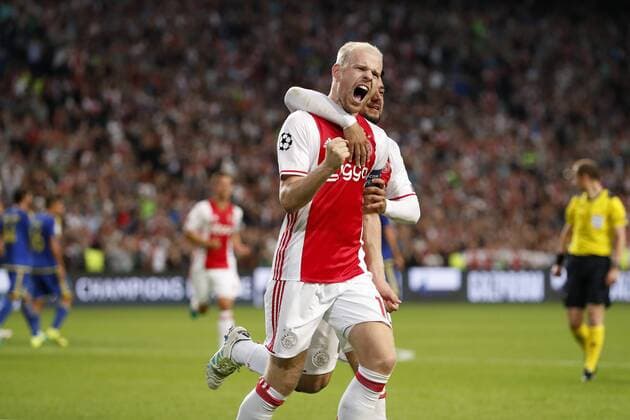 (L-R) Davy Klaassen of Ajax, Amin Younes of Ajax, referee William Collum during the Champions League play-off match between Ajax and FK Rostov at the Amsterdam Arena on august 16, 2016 in Amsterdam, the Netherlands Ajax v FK Rostov Champions League 2016 2017 xVIxxIVx 6030903