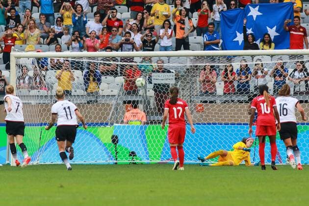 Rio 2016, Fußball, Damen, Deutschland - Kanada Olympics 2016 Football BH BELO HORIZONTE, MG - 16.08.2016: OLYMPICS 2016 FOOTBALL BH - Melanie Behringer, charging penalty, scored the first goal of Germany during the match between Canada (CAN) vs Germany (GER), the semifinals of the Football Olympic Women, the Olympics 2016 held in Mineirao Stadium in the host city Belo Horizonte, MG. (Photo: Dudu Macedo Fotoarena) x1185442x  DuduxMacedo