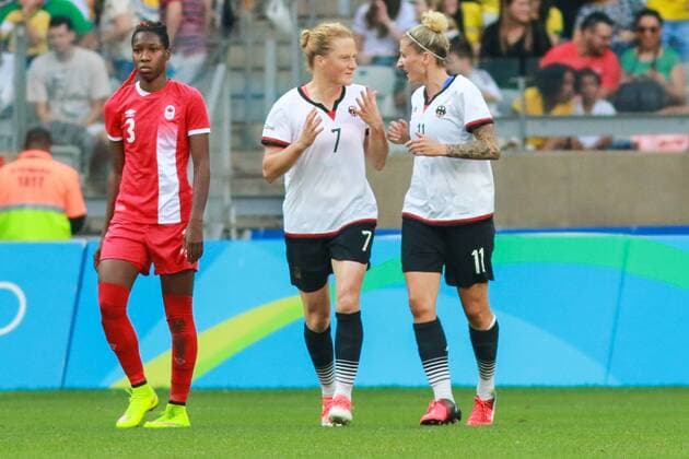 Rio 2016, Fußball, Damen, Deutschland - Kanada Olympics 2016 Football BH BELO HORIZONTE, MG - 16.08.2016: OLYMPICS 2016 FOOTBALL BH - Melanie Behringer, who scored the first goal of Germany celebrates with Anja Mittag during the match between Canada (CAN) vs Germany (GER), the semifinals of the Football Olympic Women, the Olympics 2016 held in Mineirao Stadium in the host city Belo Horizonte, MG. (Photo: Dudu Macedo Fotoarena) x1185444x  DuduxMacedo