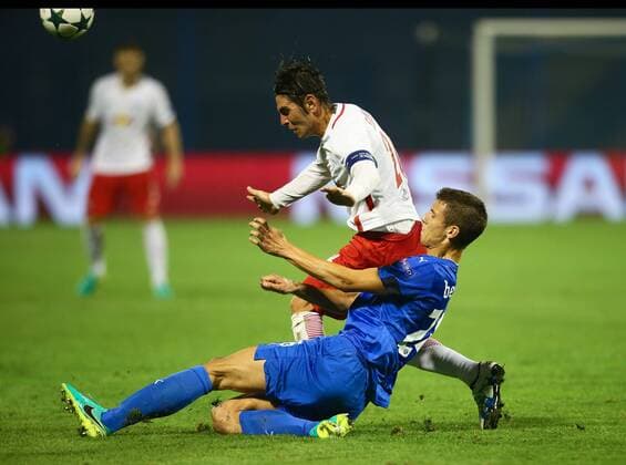 SOCCER - UEFA CL quali, Zagreb vs RBS ZAGREB,CROATIA,16.AUG.16 - SOCCER - UEFA Champions League, Play-off qualification, GNK Dinamo Zagreb vs Red Bull Salzburg. Image shows Jonatan Soriano (RBS) and Filip Benkovic (Zagreb). GEPAxpictures xFelixxRoittner