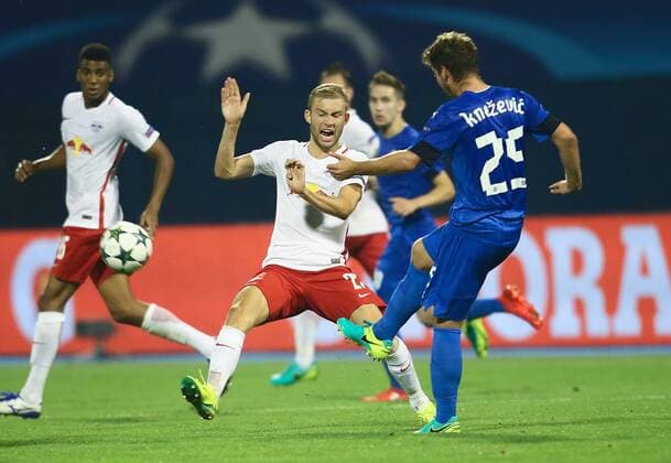 SOCCER - UEFA CL quali, Zagreb vs RBS ZAGREB,CROATIA,16.AUG.16 - SOCCER - UEFA Champions League, Play-off qualification, GNK Dinamo Zagreb vs Red Bull Salzburg. Image shows Konrad Laimer (RBS) and Bojan Knezevic (Zagreb). GEPAxpictures xFelixxRoittner