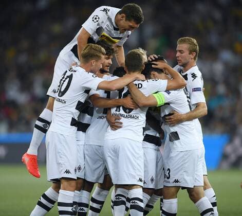 Fussball Champions League Qualifikation Saison 2016 2017 16.08.2016 BSC Young Boys Bern - Borussia Moenchengladbach JUBEL Borussia Moenchengladbach; Nico Elvedi, Tobias Strobl, Andreas Christensen, Thorgan Hazard, Lars Stindl, Torschuetze zum 0-1 Raffael und Christoph Kramer (v.li) 