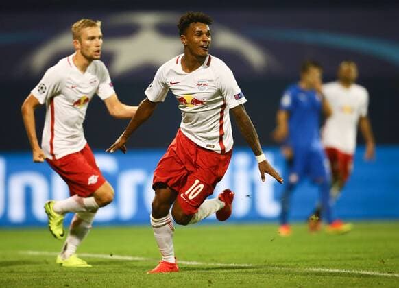 SOCCER - UEFA CL quali, Zagreb vs RBS ZAGREB,CROATIA,16.AUG.16 - SOCCER - UEFA Champions League, Play-off qualification, GNK Dinamo Zagreb vs Red Bull Salzburg. Image shows the rejoicing of Valentino Lazaro (RBS). GEPAxpictures xFelixxRoittner