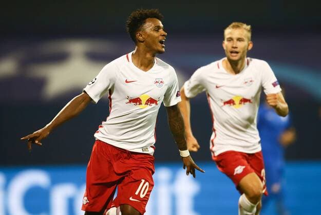 SOCCER - UEFA CL quali, Zagreb vs RBS ZAGREB,CROATIA,16.AUG.16 - SOCCER - UEFA Champions League, Play-off qualification, GNK Dinamo Zagreb vs Red Bull Salzburg. Image shows the rejoicing of Valentino Lazaro and Konrad Laimer (RBS). GEPAxpictures xFelixxRoittner