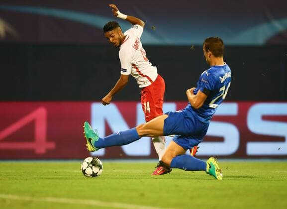 SOCCER - UEFA CL quali, Zagreb vs RBS ZAGREB,CROATIA,16.AUG.16 - SOCCER - UEFA Champions League, Play-off qualification, GNK Dinamo Zagreb vs Red Bull Salzburg. Image shows Maciel Wanderson (RBS) and Filip Benkovic (Zagreb). GEPAxpictures xFelixxRoittner