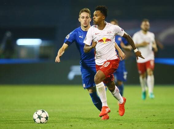 SOCCER - UEFA CL quali, Zagreb vs RBS ZAGREB,CROATIA,16.AUG.16 - SOCCER - UEFA Champions League, Play-off qualification, GNK Dinamo Zagreb vs Red Bull Salzburg. Image shows Valentino Lazaro (RBS) and Marko Rog (Zagreb). GEPAxpictures xFelixxRoittner