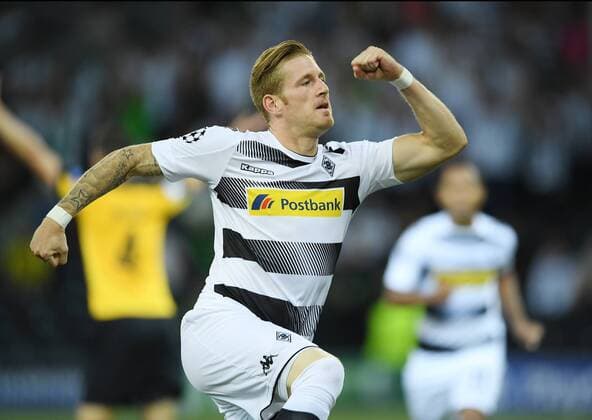 Fussball Champions League Qualifikation Saison 2016 2017 16.08.2016 BSC Young Boys Bern - Borussia Moenchengladbach JUBEL Borussia Moenchengladbach; Torschuetze zum 1-2 Andre Hahn 