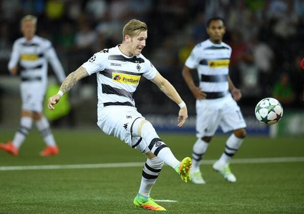 Fussball Champions League Qualifikation Saison 2016 2017 16.08.2016 BSC Young Boys Bern - Borussia Moenchengladbach Andre Hahn (Borussia Moenchengladbach) erzielt hier das Tor zum 1-2 