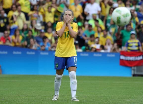 Brazil s Andressa Alves reacts before Sweden during their Olympic Games Olympische Spiele Olympia OS Rio 2016 Women s Semifinal at the Maracana Stadium in Rio de Janeiro, Brazil, 16 August 2016. WOMEN S SEMIFINAL BRAZIL VS. SWEDEN !ACHTUNG: NUR REDAKTIONELLE NUTZUNG!  RIO110 20160816-636069833807904768