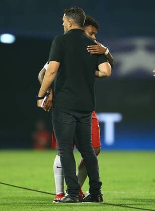 SOCCER - UEFA CL quali, Zagreb vs RBS ZAGREB,CROATIA,16.AUG.16 - SOCCER - UEFA Champions League, Play-off qualification, GNK Dinamo Zagreb vs Red Bull Salzburg. Image shows head coach Oscar Garcia and Valentino Lazaro (RBS). GEPAxpictures xFelixxRoittner