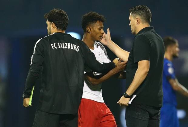 SOCCER - UEFA CL quali, Zagreb vs RBS ZAGREB,CROATIA,16.AUG.16 - SOCCER - UEFA Champions League, Play-off qualification, GNK Dinamo Zagreb vs Red Bull Salzburg. Image shows assistant coach Ruben Martinez, Valentino Lazaro and head coach Oscar Garcia (RBS). GEPAxpictures xFelixxRoittner