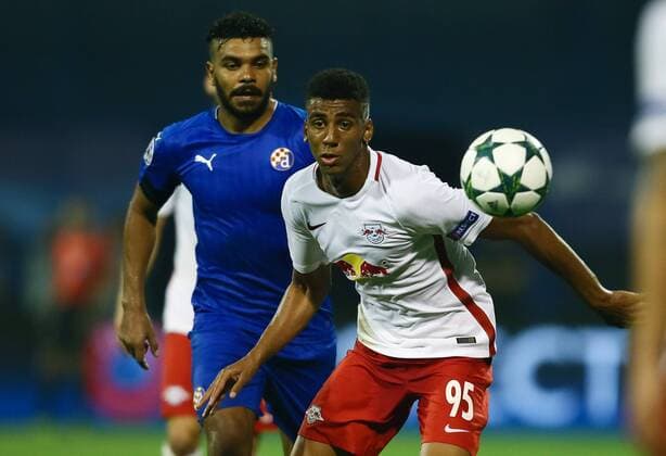 SOCCER - UEFA CL quali, Zagreb vs RBS ZAGREB,CROATIA,16.AUG.16 - SOCCER - UEFA Champions League, Play-off qualification, GNK Dinamo Zagreb vs Red Bull Salzburg. Image shows Bernardo Fernandes da Silva Junior (RBS) and El Arabi Hilal Soudani (Zagreb). GEPAxpictures xFelixxRoittner