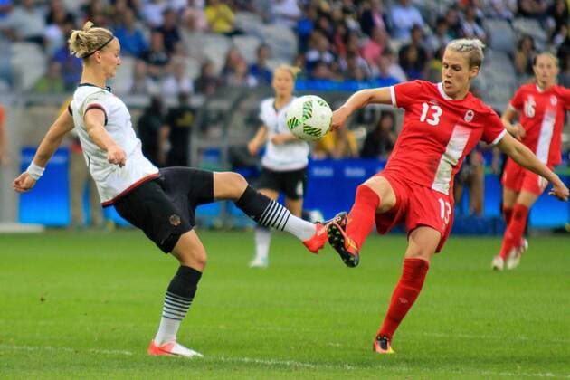 Rio 2016, Fußball, Damen, Deutschland - Kanada Olympics 2016 Football BH BELO HORIZONTE, MG - 16.08.2016: OLYMPICS 2016 FOOTBALL BH - Torn between Sophie Schmidt, Canada, and Anja Mittag of Germany during the match between Canada (CAN) vs Germany (GER), the semifinals of the Football Olympic Women, the Olympics 2016 held in Mineirao Stadium in the host city Belo Horizonte, MG. (Photo: Dudu Macedo Fotoarena) x1185634x  DuduxMacedo