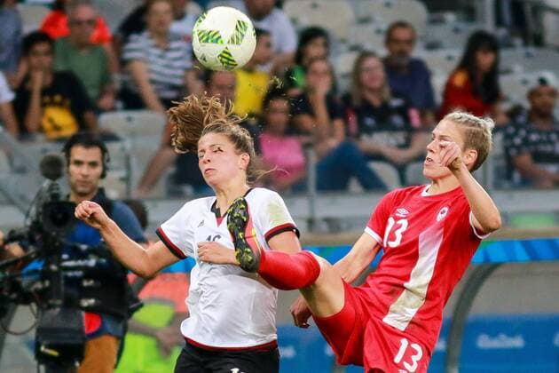 Rio 2016, Fußball, Damen, Deutschland - Kanada Olympics 2016 Football BH BELO HORIZONTE, MG - 16.08.2016: OLYMPICS 2016 FOOTBALL BH - Dispute between Sophie Schmidt, Canada, and Melanie Leupolz, Germany, during the match between Canada (CAN) vs Germany (GER), the semifinals of the Football Olympic Women, the Olympics 2016 held in Mineirao Stadium in the host city Belo Horizonte, MG. (Photo: Dudu Macedo Fotoarena) x1185752x  DuduxMacedo