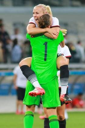 Bilder des Tages - SPORT Rio 2016, Fußball, Damen, Deutschland - Kanada Olympics 2016 Football BH BELO HORIZONTE, MG - 16.08.2016: OLYMPICS 2016 FOOTBALL BH - Germany& 39;s prs ces celebrate victory during the match between Canada (CAN) vrmany (GER), the semi-finals of the Olympic pic Football Female, the Olympics 2016 held in Mineirao Stadium in the host city Belo Horizonte, MG. (Photo: Dudu Macedo Fotoarena) x1185766x  DuduxMacedo