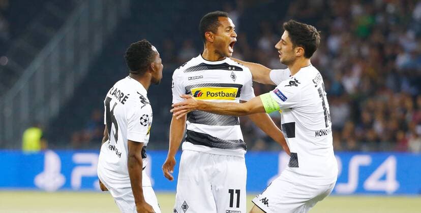 16.08.2016 Stade de Suisse Bern , SCHWEIZ , Saison 2016 2017 Herren Fussball UEFA Champions League Quali Hinspiel BSC Young Boys Bern - VfL Borussia Mönchengladbach TORJUBEL Ibrahima Traore , Raffael und Lars Stindl (Gladbach) nach dem Treffer zum 0:1 
