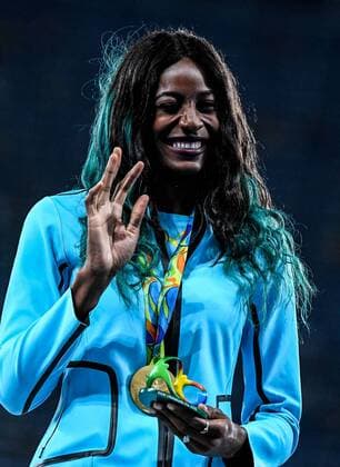 (160816) -- RIO DE JANEIRO, Aug. 16, 2016 -- Gold medalist Bahamas s Shaunae Miller attends the awarding ceremony for the women s 400m final of Athletics at the 2016 Rio Olympic Games Olympische Spiele Olympia OS in Rio de Janeiro, Brazil, on Aug. 16, 2016. )(xr) (SP)BRAZIL-RIO DE JANEIRO-OLYMPICS-ATHLETICS LiuxDawei 
