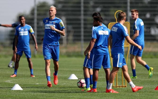 SOCCER - UEFA EL quali, A.Wien vs Rosenborg, preview STEINBRUNN,AUSTRIA,17.AUG.16 - SOCCER - UEFA Europa League, Play-off qualification, FK Austria Wien vs BK Rosenborg Trondheim, preview, training of A.Wien. Image shows Raphael Holzhauser (A.Wien). GEPAxpictures xChristianxOrt