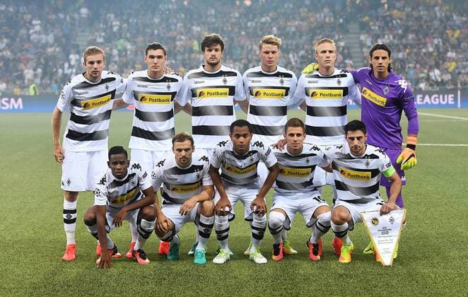 Fussball Champions League Qualifikation Saison 2016 2017 16.08.2016 BSC Young Boys Bern - Borussia Moenchengladbach Mannschaftsbild Gladbach; Christoph Kramer, Andreas Christensen, Tobias Strobl, Nico Elvedi, Oscar Wendt, Torwart Yann Sommer (hinten v.li.) Ibrahima Traore, Tony Jantschke, Raffael, Thorgan Hazard und Lars Stindl (vorn v.li.) 