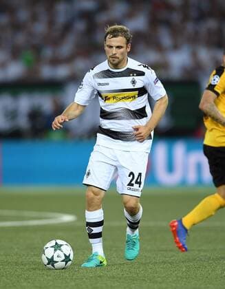 Fussball Champions League Qualifikation Saison 2016 2017 16.08.2016 BSC Young Boys Bern - Borussia Moenchengladbach Tony Jantschke (Borussia Moenchengladbach) am Ball 