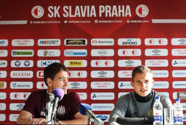 Anderlecht s head coach Rene Weiler and Anderlecht s Leander Dendoncker pictured during a press conference PK Pressekonferenz of Belgian first league soccer team RSC Anderlecht, Wednesday 17 August 2016, in Prague, Czech Republic. Tomorrow Anderlecht is playing the first leg of the playoff round in the Europa League competition against Czech Slavia Prague. VIRGINIExLEFOUR  x04913098x
