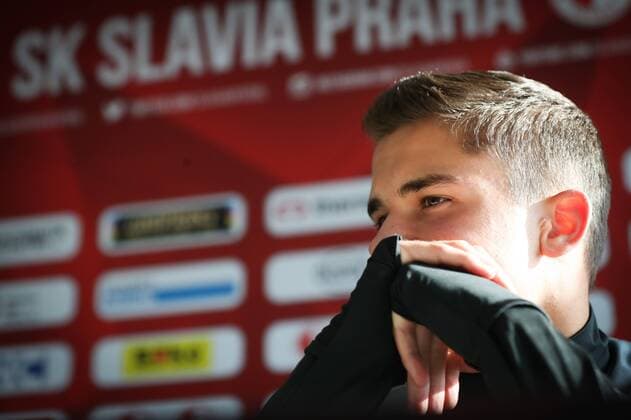 Anderlecht s Leander Dendoncker pictured during a press conference PK Pressekonferenz of Belgian first league soccer team RSC Anderlecht, Wednesday 17 August 2016, in Prague, Czech Republic. Tomorrow Anderlecht is playing the first leg of the playoff round in the Europa League competition against Czech Slavia Prague. VIRGINIExLEFOUR  x04913099x