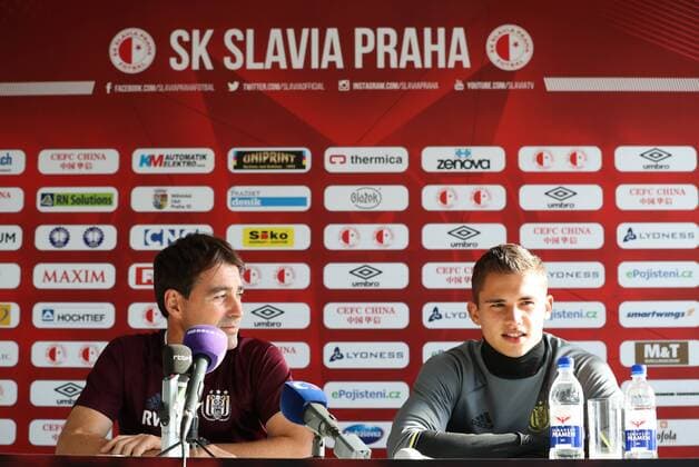 Anderlecht s head coach Rene Weiler and Anderlecht s Leander Dendoncker pictured during a press conference PK Pressekonferenz of Belgian first league soccer team RSC Anderlecht, Wednesday 17 August 2016, in Prague, Czech Republic. Tomorrow Anderlecht is playing the first leg of the playoff round in the Europa League competition against Czech Slavia Prague. VIRGINIExLEFOUR  x04913090x