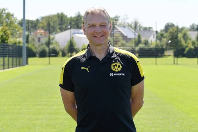 17.08.2016, Offizieller Portrait-Termin, Fußball, GER, 1.BL, Portraittermin 2016 2017, Borussia Dortmund, Torwarttrainer Wolfgang de Beer