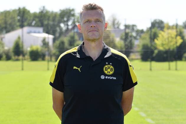 17.08.2016, Offizieller Portrait-Termin, Fußball, GER, 1.BL, Portraittermin 2016 2017, Borussia Dortmund, Physiotherapeut Peter Kuhnt
