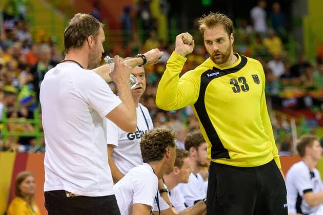 Bilder des Tages SPORT Rio 2016, Handball, Deutschland - Katar Torwart Andreas Wolff (GER, 33) und Bundestrainer Dagur Sigurdsson (Fuechse Berlin) im Viertelfinale gegen Katar bei den olympischen Sommerspiele 2016 am 17.08.2016, Rio de Janeiro Copyright: xSchülerx xEibner-Pressefotox EP_jse