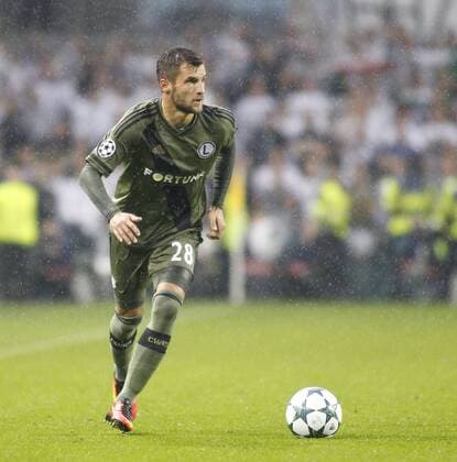 17.08.2016. Aviva Stadium, Dublin, Ireland. UEFA Champions League 2016-17 Play-Off. Dundalk versus Legia Warsaw. Lukasz Broz on the ball for Legia Warsaw. xAshleyxCahillx  ActionPlus11776333