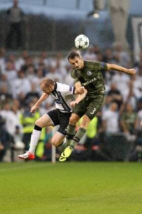 DUBLIN UEFA CHAMPIONS LEAGUE QUALIFICATION FOURTH ROUND MATCH: DUNDALK FC - LEGIA WARSAW CHRIS SHIELDS TOMASZ JODLOWIEC  160817PYK0023