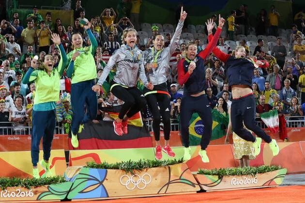 Rio 2016, Rückblick auf olympische Momente Bilder des Tages - SPORT Olympics 2016 Beach volleyball Beachvolleyball RIO DE JANEIRO, RJ - 18.08.2016: OLYMPICS 2016 BEACH VOLLEYBALL - double Laura Ludwig Kira Walkenhorst (GER) gold medal, Agatha Bednarczuk Rippel Barbara Seixas de Freitas (BRA) silver medal, and Kerri Walsh Jennings April Ross (USA) bronze medal in Beach Volleyball Rio Olympics 2016 held at the Beach Volleyball Arena on Copacabana Beach. NOT AVAILABLE FOR LICENSING IN CHINA (Photo: Andre Chaco Fotoarena) x1187739x  AndrexChaco
