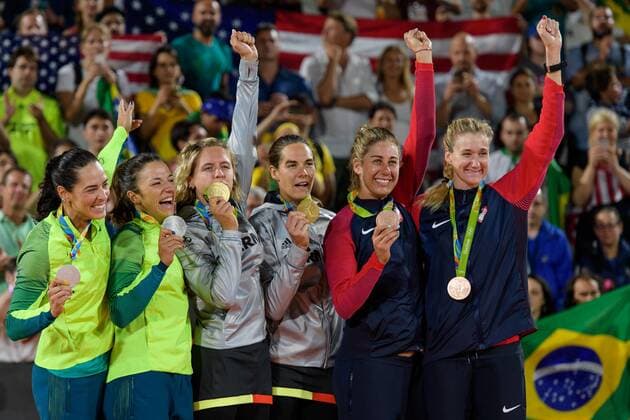 Rio 2016, Beachvolleyball, Damen, Ludwig und Walkenhorst sind Olympiasieger Kira Walkenhorst und Laura Ludwig (GER) mit B. Rippel Agatha und Barbara Seixas de Freitas (BRA - li) und Kerri Walsh Jennings und April Ross (USA) im Beachvolleyballl Finale bei den olympischen Sommerspiele 2016 am 17.08.2016, Rio de Janeiro Copyright: xSchülerx xEibner-Pressefotox EP_jse