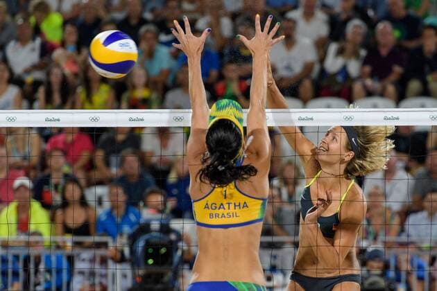Rio 2016, Beachvolleyball, Damen, Ludwig und Walkenhorst sind Olympiasieger Laura Ludwig (GER) mit einem Schmetterball gegen B. Rippel Agatha (BRA) im Beachvolleyballl Finale bei den olympischen Sommerspiele 2016 am 17.08.2016, Rio de Janeiro Copyright: xSchülerx xEibner-Pressefotox EP_jse