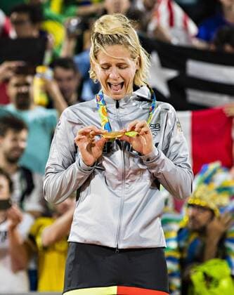 Rio 2016, Beachvolleyball, Damen, Ludwig und Walkenhorst sind Olympiasieger Rio de Janeiro, 17.08.2016, Olympia Schlussjubel: Laura Ludwig Laura Ludwig Kira Walkenhorst (GER) feiern ihren Sieg - Gold Medaille Agatha und Barbara (BRA) Beachvolleyball mm