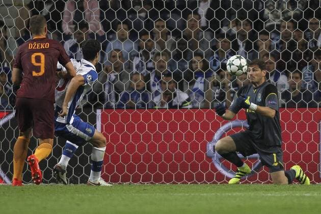 August 17, 2016 - Porto, Porto, Portugal - Porto s Spanish goalkeeper Iker Casillas during the UEFA Champions League match between FC Porto and AS Roma, at Dragao Stadium in Porto on August 17, 2016. Porto v AS Roma: UEFA Champions League  - ZUMAn230