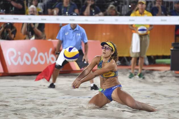 Rio 2016, Beachvolleyball Damen Finale, Deutschland - Brasilien BARBARA (BRA), Aktion, Beachvolleyball, Beach volleyball Beachvolleyball Finale der Frauen, women s final. Ludwig Walkenhorst (GER) vs Agatha Barbara (BRA) 2-0. Beach Volleyball Arena,am 18.08.2016. Olympische Sommerspiele 2016, vom 05.08. - 21.08.2016 in Rio de Janeiro Brasilien. Â