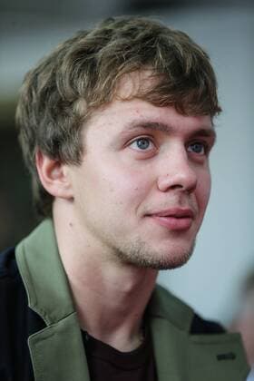 MOSCOW, RUSSIA - AUGUST 18, 2016: Chicago Blackhawks winger Artemy Panarin receives a Kharlamov Trophy at an annual Kharlamov Trophy award ceremony for the 2015 2016 NHL Eishockey Herren USA season. The award is presented by the Sovetsky newspaper to a Russian Ice hockey Eishockey player in the NHL who had the best performance in an NHL season. Sergei Savostyanov TASS  TS02DA08