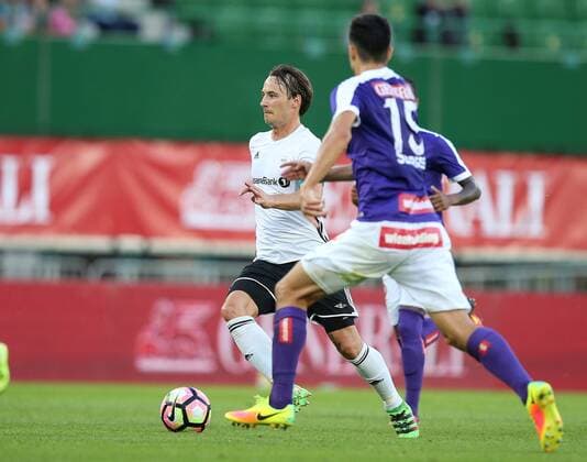SOCCER - UEFA EL quali, A.Wien vs Rosenborg VIENNA,AUSTRIA,18.AUG.16 - SOCCER - UEFA Europa League, Play-off qualification, FK Austria Wien vs BK Rosenborg Trondheim. Image shows Mike Jensen (Rosenborg) and Tarkan Serbest (A.Wien). GEPAxpictures xPatrickxLeuk