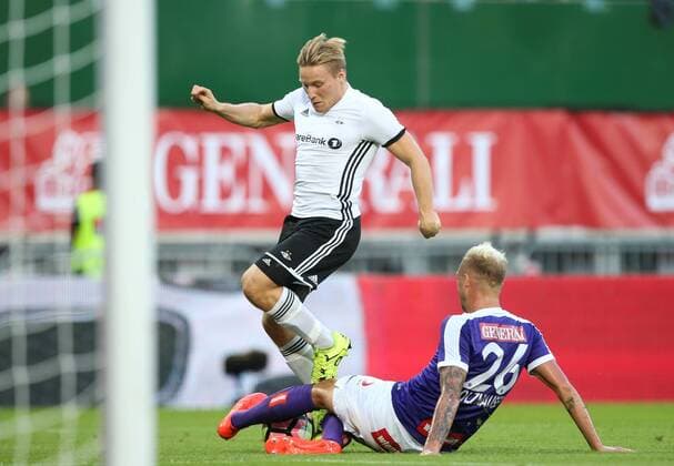 SOCCER - UEFA EL quali, A.Wien vs Rosenborg VIENNA,AUSTRIA,18.AUG.16 - SOCCER - UEFA Europa League, Play-off qualification, FK Austria Wien vs BK Rosenborg Trondheim. Image shows Jonas Svensson (Rosenborg) and Raphael Holzhauser (A.Wien). GEPAxpictures xPatrickxLeuk