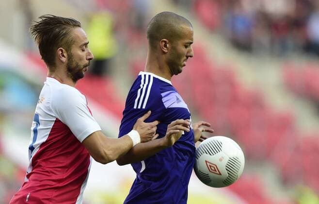 From left: Dusan Svento of Slavia and Sofiane Hanni of Anderlecht in action during Slavia Praha vs Anderlecht Brussels football Europa League 4th qualifying round opening match in Prague, Czech Republic, August 18, 2016. (CTKxPhoto RomanxVondrous) CTKPhotoP201608181022401  _VND1828