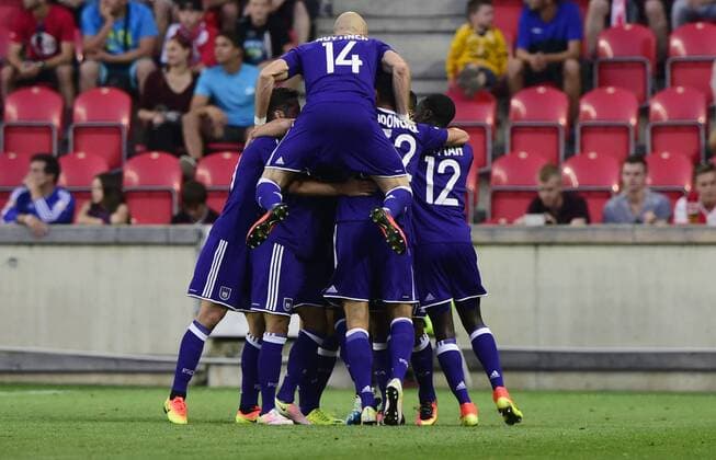 Anderlecht Brusel players celebrate a goal during Slavia Praha vs Anderlecht Brussels football Europa League 4th qualifying round opening match in Prague, Czech Republic, August 18, 2016. (CTKxPhoto RomanxVondrous) CTKPhotoP201608181104001  _VND1977