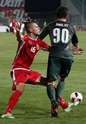 KRASNODAR, RUSSIA - AUGUST 18, 2016: Partizani Tirana s Ylber Ramadani (L) and Krasnodar s Fyodor Smolov in the first leg of their UEFA Europa League play-off tie at Kuban Stadium. Krasnodar won 4-0. Vitaly Timkiv TASS  TS02DAE9