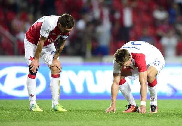 From right: Jiri Bilek and Milan Skoda of Slavia after Slavia Praha vs Anderlecht Brussels football Europa League 4th qualifying round opening match in Prague, Czech Republic, August 18, 2016. (CTKxPhoto RomanxVondrous) CTKPhotoP201608181165101  VND