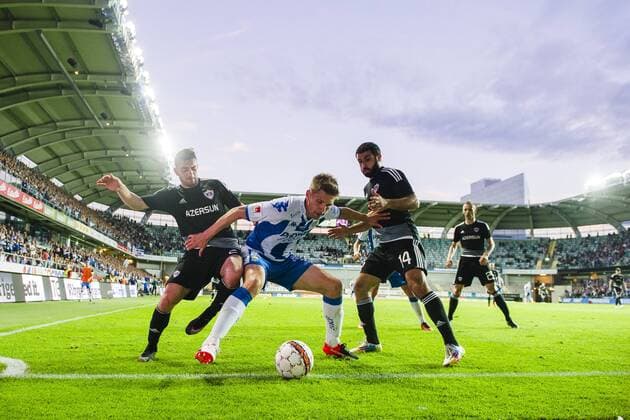 Bilder des Tages SPORT 160818 Qarabag s Gara Garayev Rashad Sadygov IFK Göteborgs Mikael Boman FOOTBALL Europa League IFK Göteborg vs FK Qarabag Agdam 18 august 2016 i Göteborg.  Copyright: MATHIASxBERGELD BB160818BB390