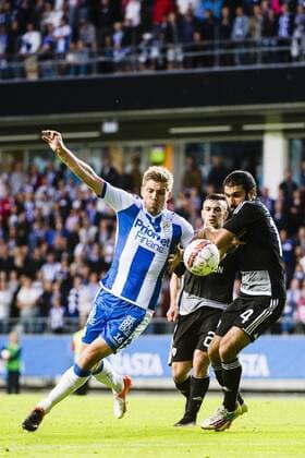 160818 IFK Göteborgs Mikael Boman med Qarabag s Ansi Agolli FOOTBALL Europa League IFK Göteborg vs FK Qarabag Agdam 18 august 2016 i Göteborg.  Copyright: MATHIASxBERGELD BB160818BB391