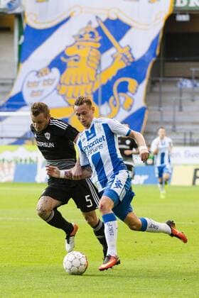 160818 Qarabag s Maksim Medvedev IFK Göteborgs Jakob Ankersen FOOTBALL Europa League IFK Göteborg vs FK Qarabag Agdam 18 august 2016 i Göteborg.  Copyright: MATHIASxBERGELD BB160818BB432